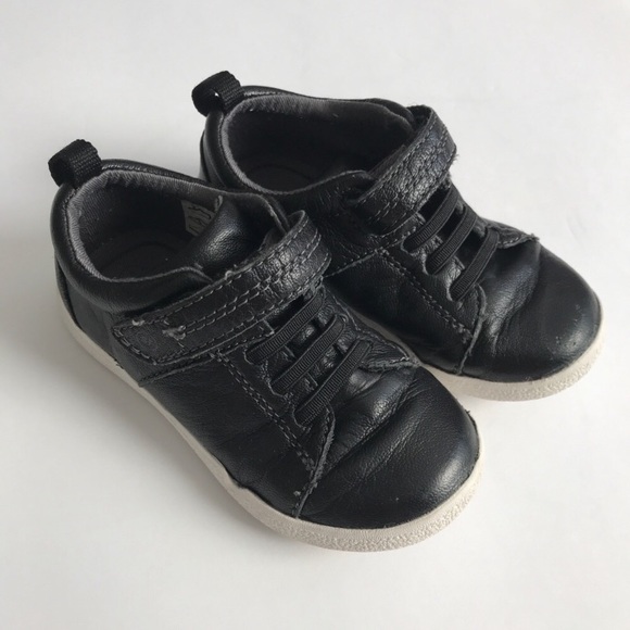 stride rite black shoes